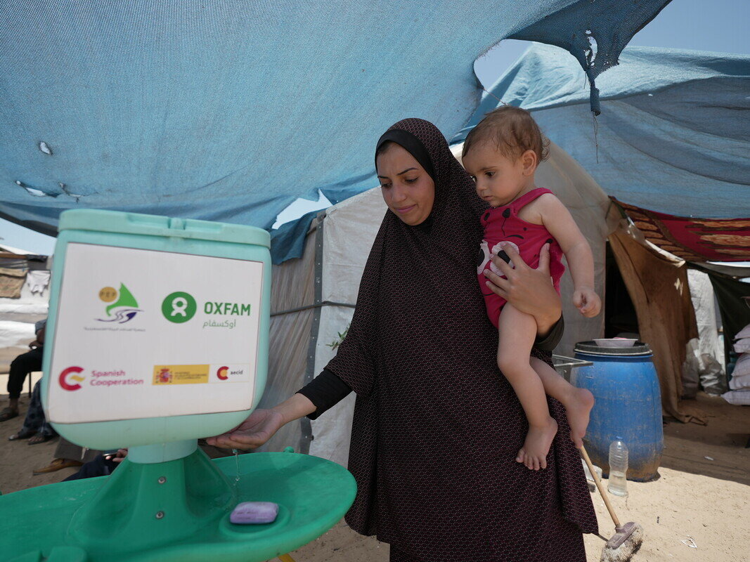 Oxfam InuruID 369579 Oxfam Hand Washing Station at Al Mawasi Area